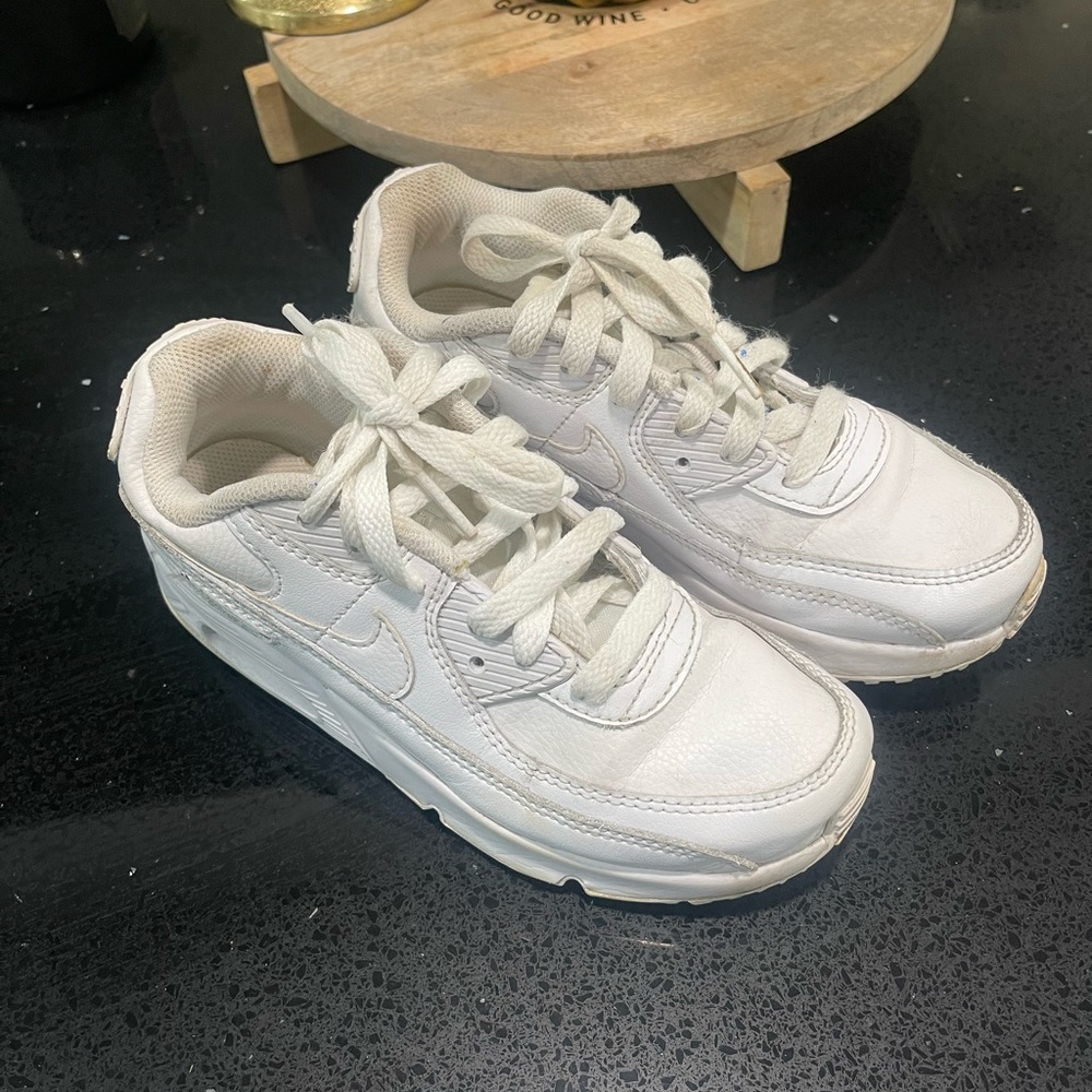 Airmax white size 2Y (just needs a cleaning)